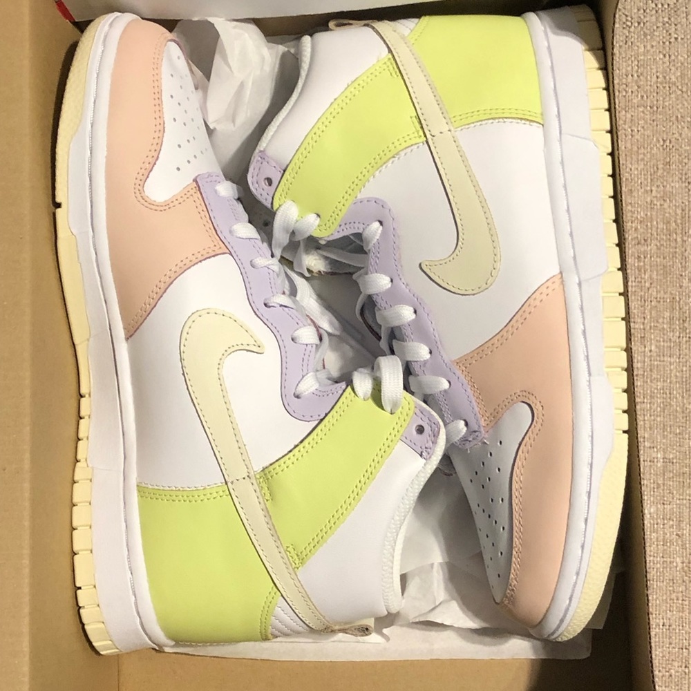 Nike women’s dunk high